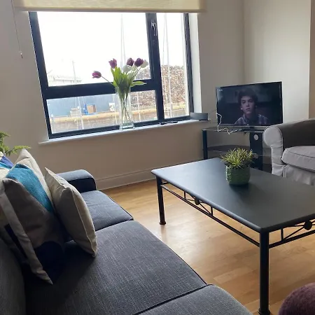 Harbour View - Two Bed With Parking Apartment *