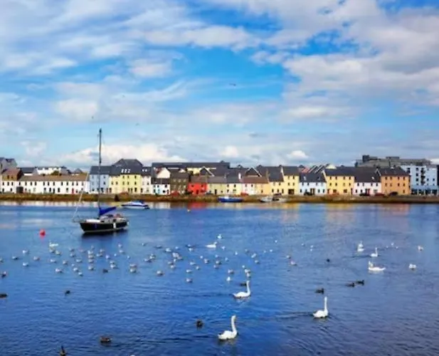 Harbour View - Two Bed With Parking Apartament Galway