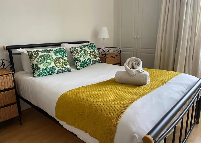 Harbour View - Two Bed With Parking *